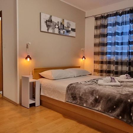 Apartment Rajci Cres Exteriör bild
